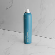 Laque légère et flexible conçue pour un mouvement naturel ou un contrôle total